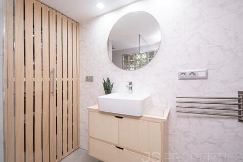 Beautiful apartment in Alcanda with sea views, terrace, and close proximity to the golf course.