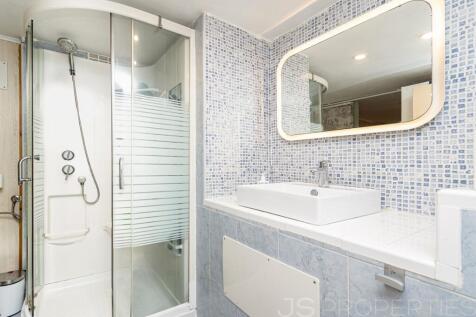 Beautiful apartment in Alcanda with sea views, terrace, and close proximity to the golf course.