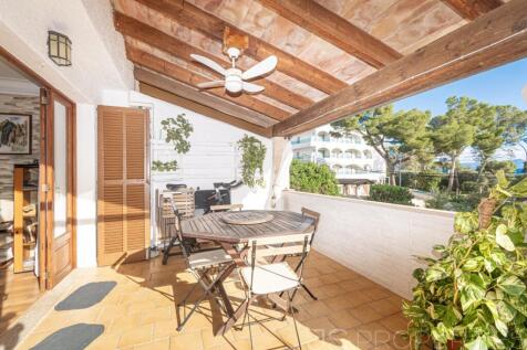 Beautiful apartment in Alcanda with sea views, terrace, and close proximity to the golf course.