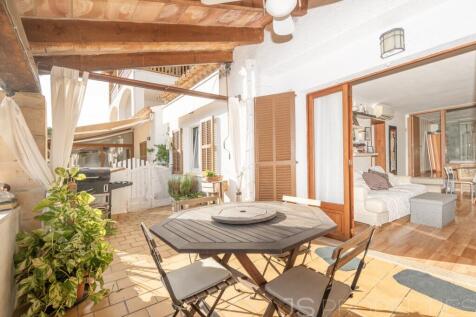 Beautiful apartment in Alcanda with sea views, terrace, and close proximity to the golf course.