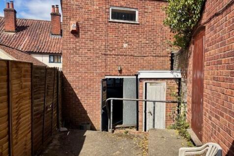 22 Redenhall Road rear yard towards 2 Old Police S