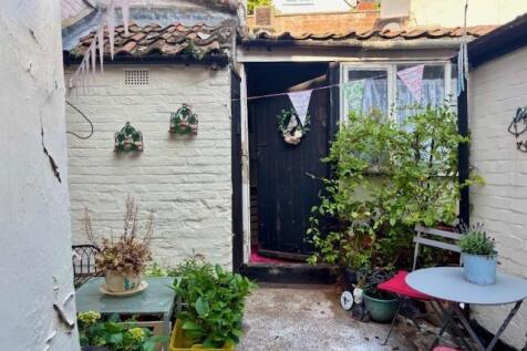 Rear yard 2.jpg