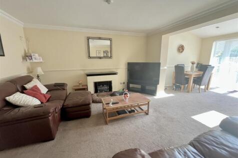 windsor wood lounge.jpg