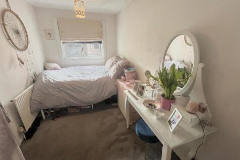 Bedroom 1.jpeg