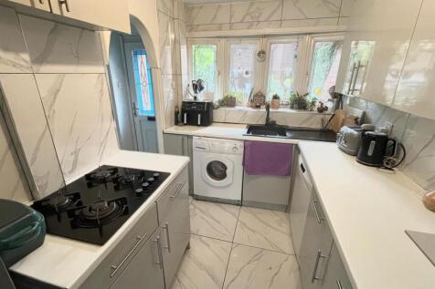 Kitchen 2.jpeg