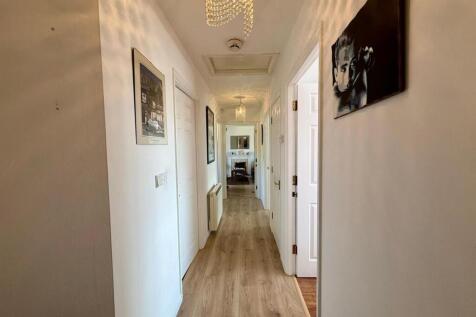 Hallway 2.jpg