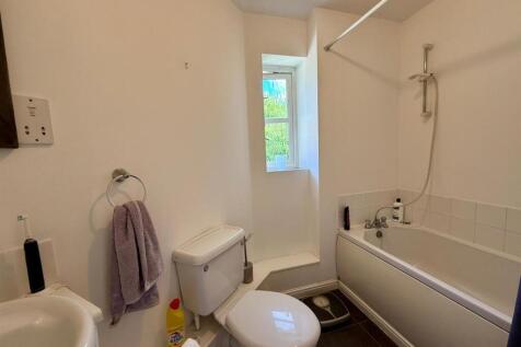 Bathroom 2.jpg