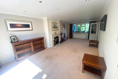 Living Room 1.jpg