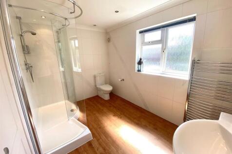 Bathroom 2.jpg