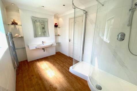 Bathroom 3.jpg