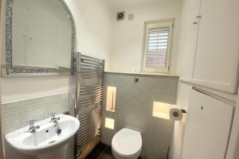 Bathroom 2.jpg