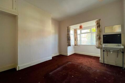 Bedroom 1.jpg
