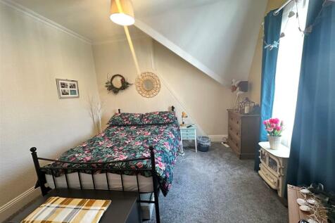 bedroom 1 2.jpg