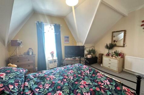 bedroom 1 3.jpg