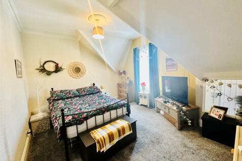 bedrooom 1.jpg