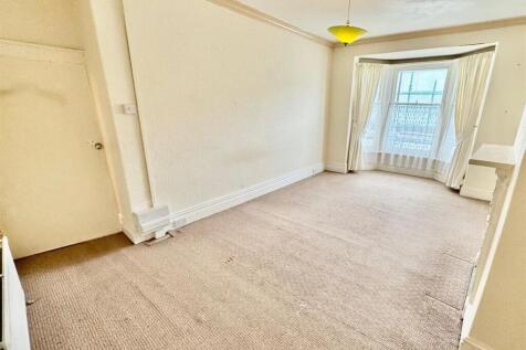 Bedroom 1.jpg