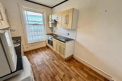 Kitchen 2.jpg