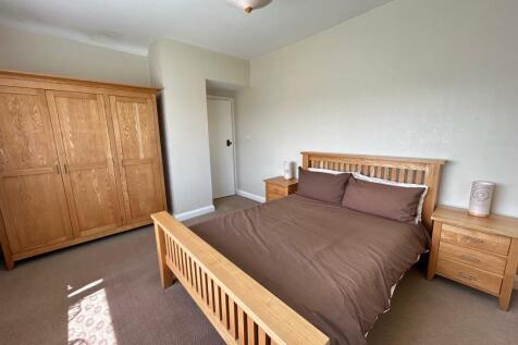 bedroom 1 2.jpg