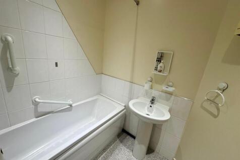 Bathroom 2b.jpg