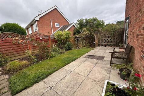 6 rear garden from garage.jpg