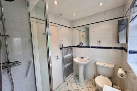 main bathroom.jpg