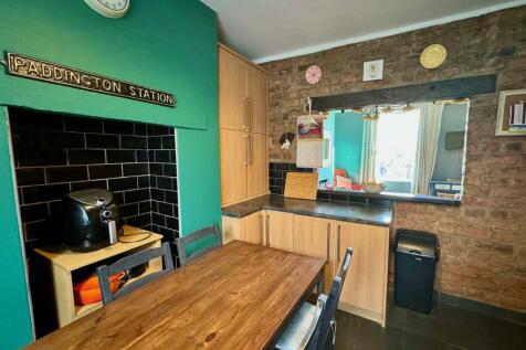 Kitchen 2.jpg