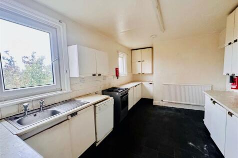 kitchen 2.jpg