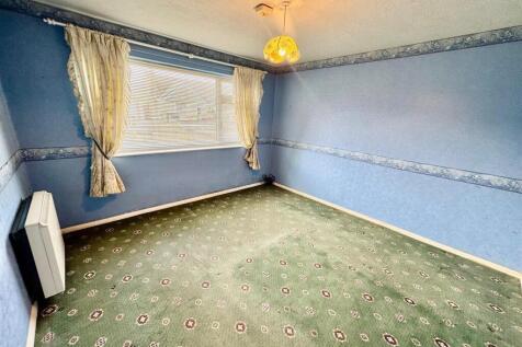 Bedroom 1b.jpg