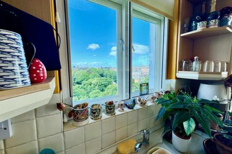 Kitchen 2.jpg