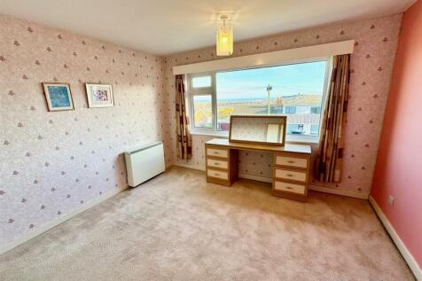 Bedroom 1b.jpg