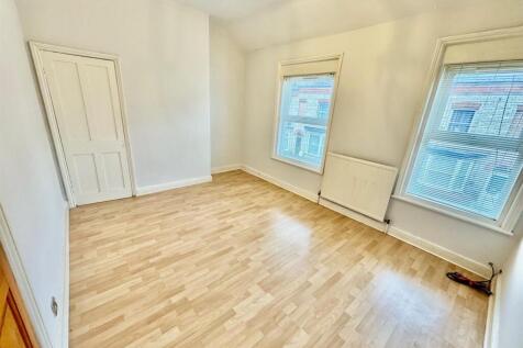 Bedroom 1.jpg