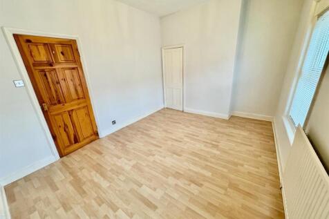 Bedroom 1b.jpg