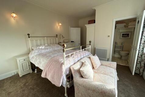 bedroom 1 2.jpg