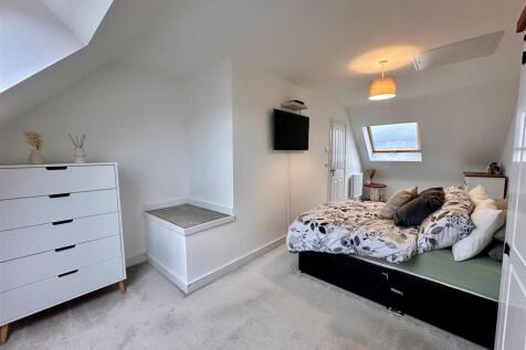 bedroom 1 3.jpg