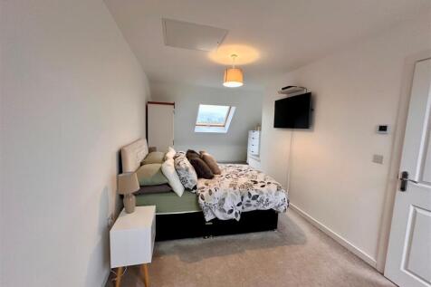 bedroom 1 2.jpg
