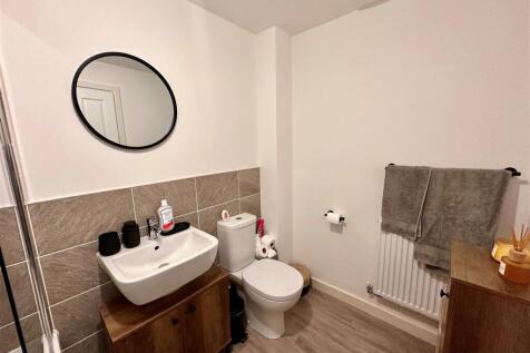 bathroom 2.jpg