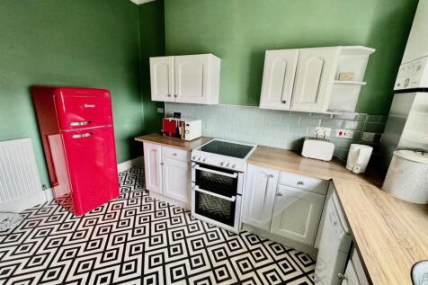 Kitchen 2.jpg
