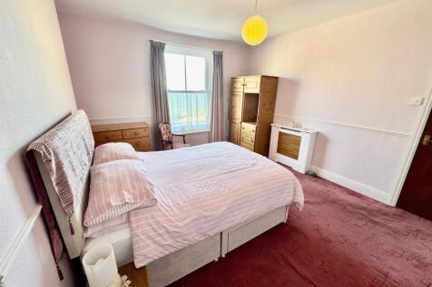 Bedroom 1b.jpg