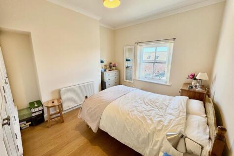Bedroom 1.jpg