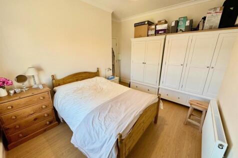 Bedroom 1b.jpg