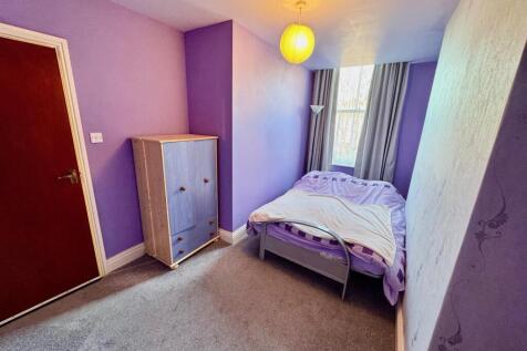 Bedroom 1b.jpg