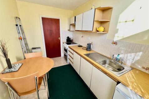 Kitchen 2.jpg