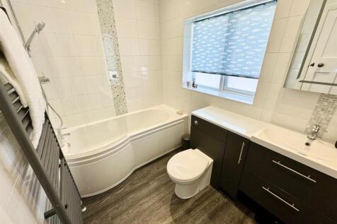 Bathroom 2.jpg