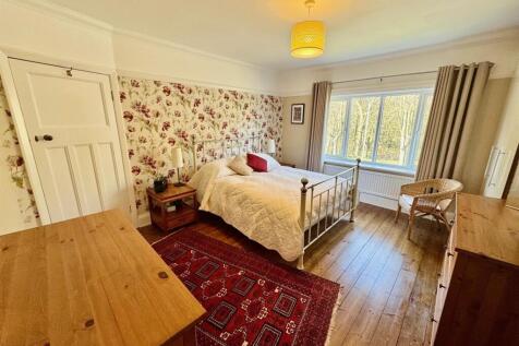 Bedroom 1.jpg