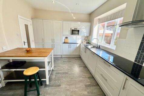 Kitchen 3.jpg