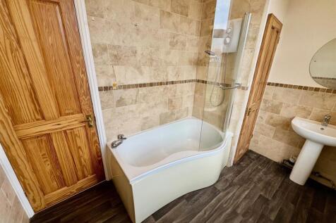Bathroom 2.jpg