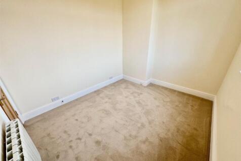 Bedroom 2b.jpg