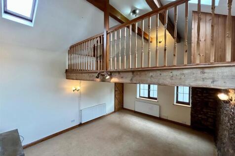 lounge to bedroom.jpg