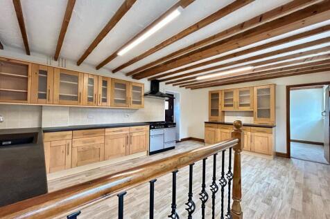 new kitchen 1.jpg