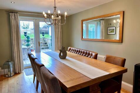 Dinning room 2.jpg